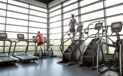 “跨境蹦床第一股”诞生！全民健身潮，藏着什么淘金秘笈？