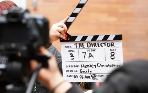 「暴利」短剧，8天过亿？