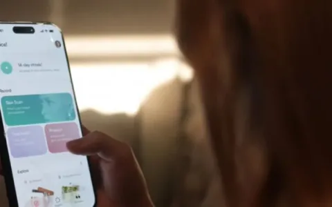 在脸上“开盲盒”？5人团队，做出来一个能社交的“AI美肤管家”