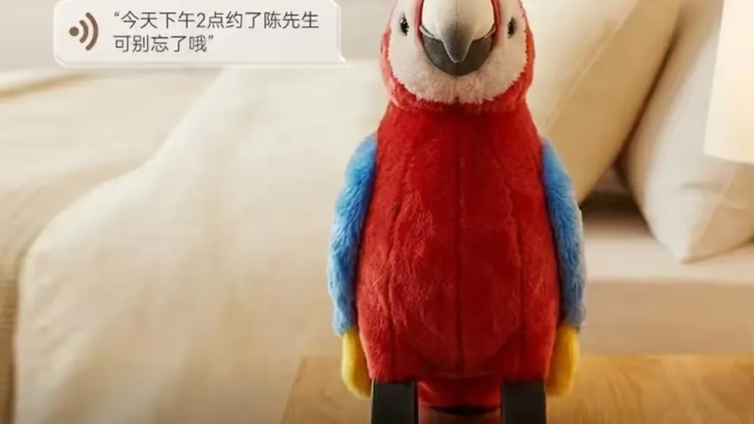 京东京造第二批AI玩具上线，百元“鹦鹉”服务老年群体，情绪价值成卖点？